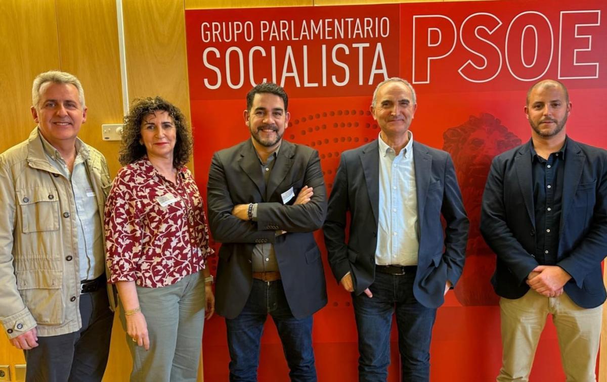 Miguel Alcaraz (FSC-CCOO), Áurea Ramos (secretaria federal seguridad pública FSC), Josean Pérez (FSC-CCOO), Juan Carlos Jerez (PSOE) y Manel Maestra (FSC-CCOO).