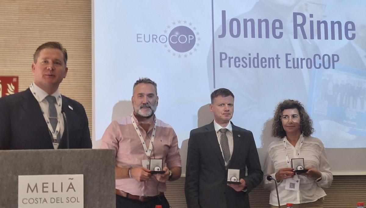 Jonne Rinne, presidente de EuroCOP, Javier Ojer, director del servicio de Desarrollo de las Políticas de Seguridad del Gobierno de Navarra, y Aurea Ramos, secretaria de seguridad pública de la FSC de CCOO.